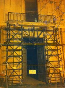 L'ingresso di un palazzo storico